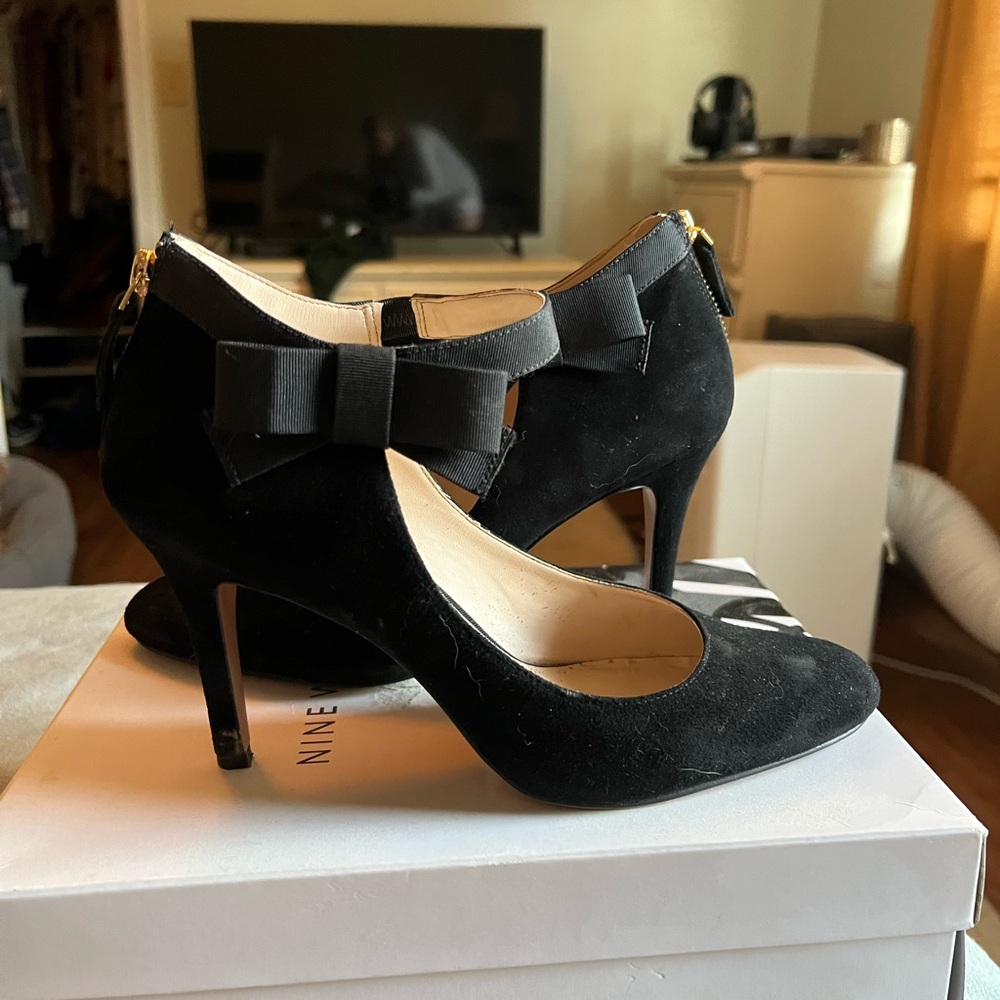 Cute black velvet/suede heels with bow detail.